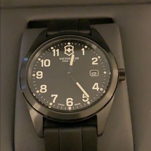 NIB - NEW VICTORINOX SWISS ARMY WATCH - QUARTZ